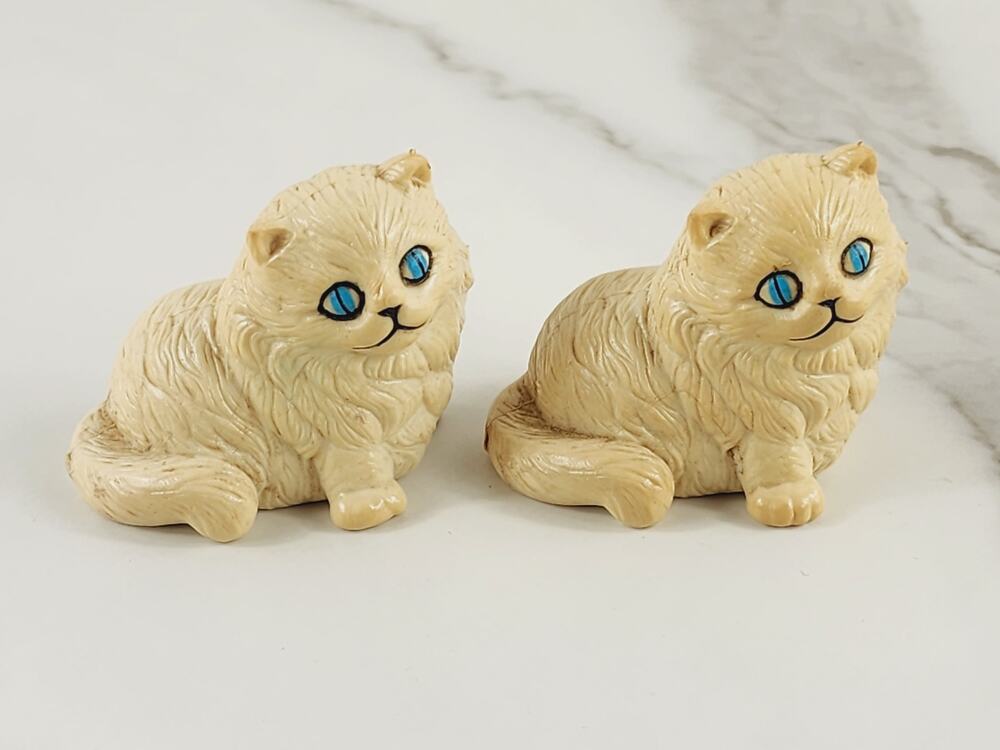 Mini Kitten Cat Figurines Resin 2" Blue Eyes 80's Cream Home Decor x2 Vintage